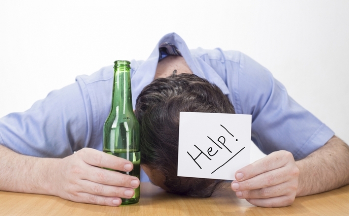 Что делать, если близкий пристрастился к алкоголю: 5 способов помочь
