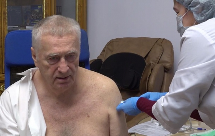 Жириновский сделал седьмую прививку от COVID-19 (видео)