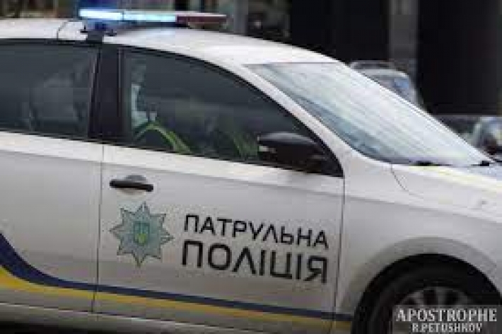 Награда нашла своего "героя": в Киеве наказали водителя за езду по газону, видео