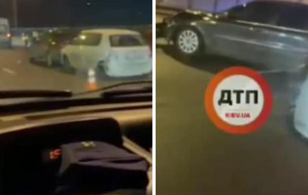 Автомобили разбросало по дороге: в Киеве произошло ДТП