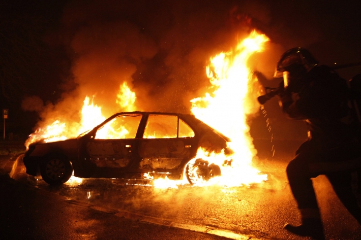 В Запорожье за ночь сгорело сразу два автомобиля (видео)