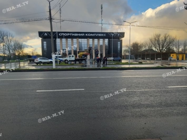 В Мелитополе возле спортшколы устанавливают новую фотозону (фото)