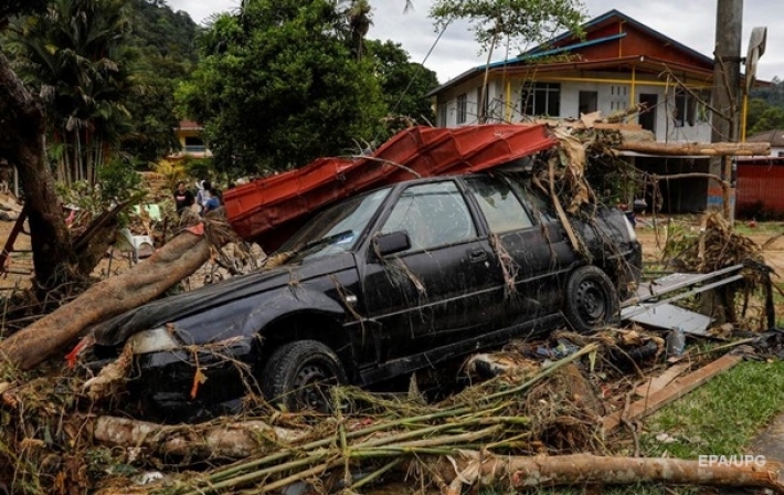 В Малайзии выросло число погибших из-за наводнений