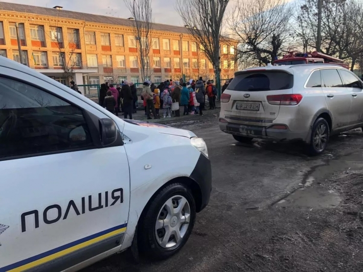 Полиция прокомментировала "минирование" школ в Бердянске (фото)