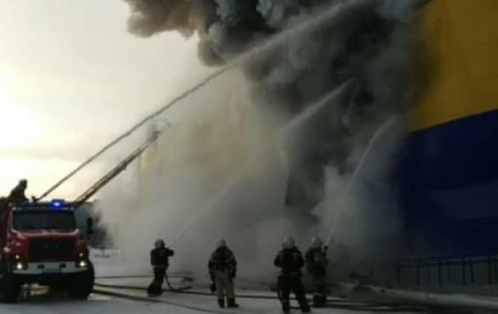 В Томске горит крупный гипермаркет (видео)