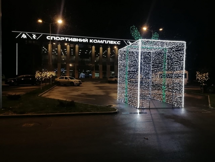 Эффектная фотозона украсила сквер перед спорткомплексом в Мелитополе (фото)