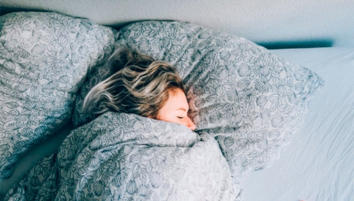 Почему нельзя спать зимой в теплой пижаме