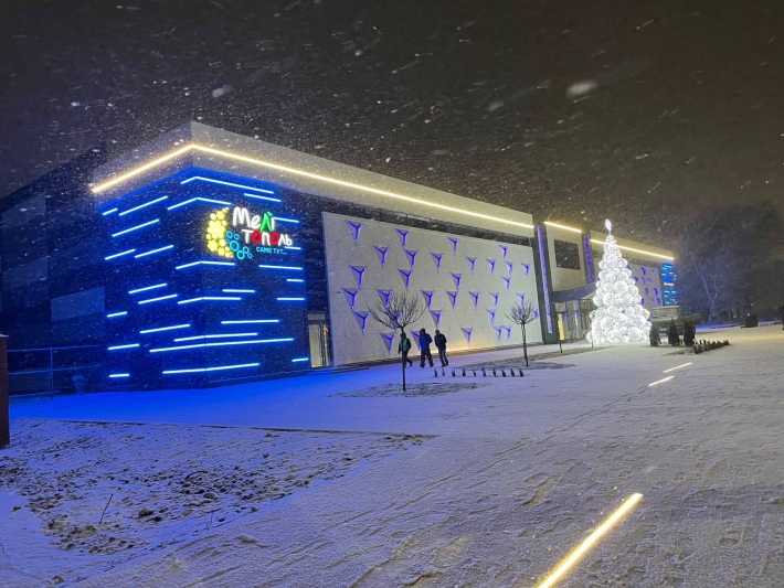 Уже известна точная дата открытия ледовой арены в Мелитополе (фото)