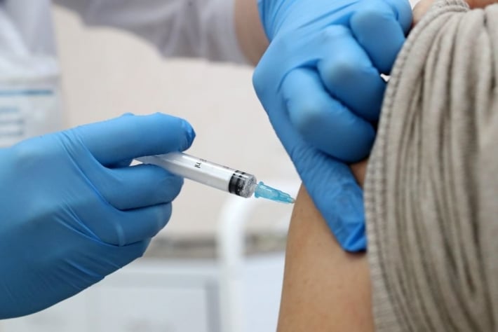 В Минздраве приняли решение по бустерной дозе - кому в Мелитополе третью прививку сделают