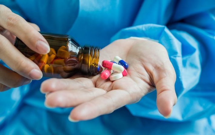 Названы самые опасные препараты из домашней аптечки: могут вызывать рак