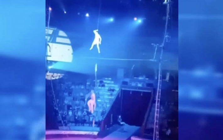 Падение канатоходца с высоты в цирке попало на видео. 18+