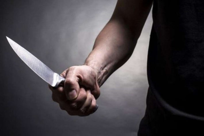 В Запорожье обнаружили изрезанного ножом парня