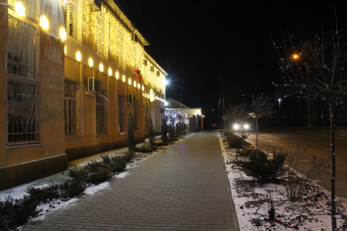 В Мелитополе теплосеть превратили в сплошную новогоднюю фотозону (фото)