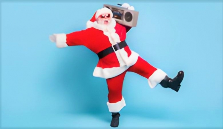 В Мелитополе Санта Клаус развлекал людей энергичным танцем (видео)