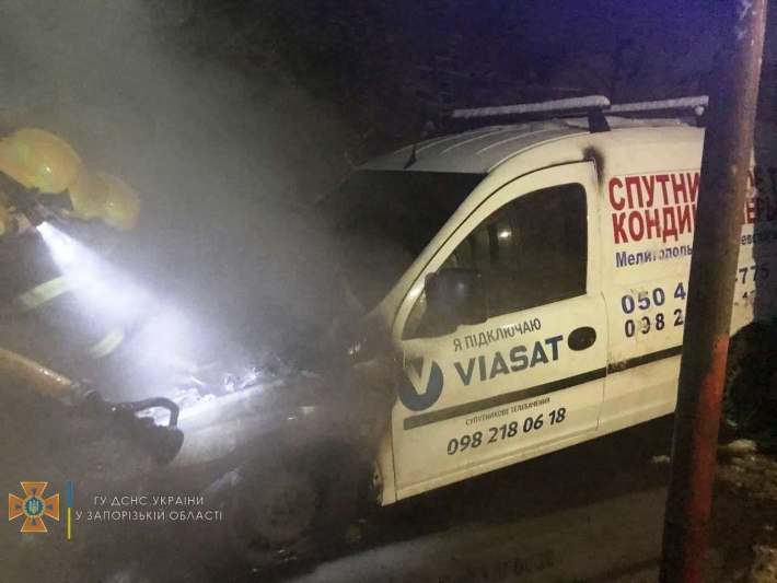 В Мелитополе сгорел служебный автомобиль фирмы спутникового телевидения
