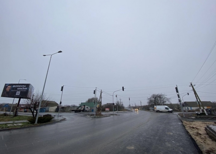 В Кирилловке установили светофоры на выезде с Федотки - туристы вздохнут с облегчением