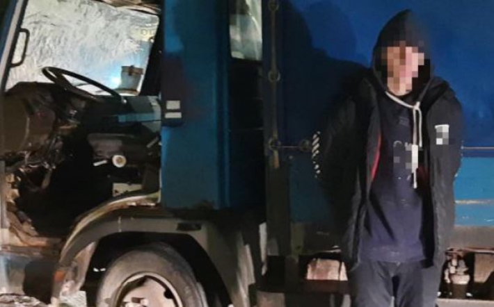 Решили, что в компьютерной игре: под Киевом двое подростков угнали грузовик, фото