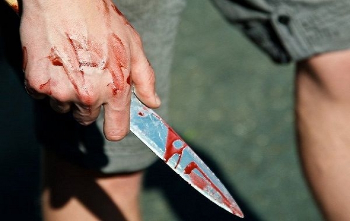 В Запорожье подрезали ножом двух мужчин