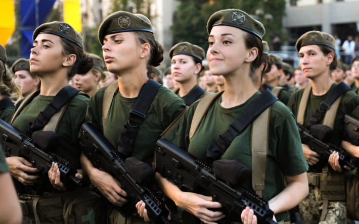 Петиция об отмене военного учета женщин набрала необходимые голоса: реакция Зеленскего