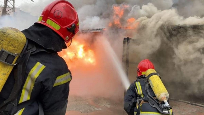 Во Львове при пожаре погибли три человека: видео и детали трагедии