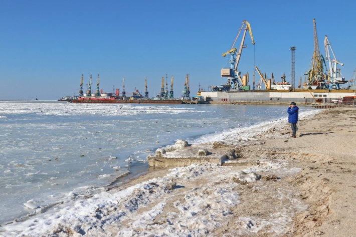 В Бердянске из-за погоды ограничили работу морского порта
