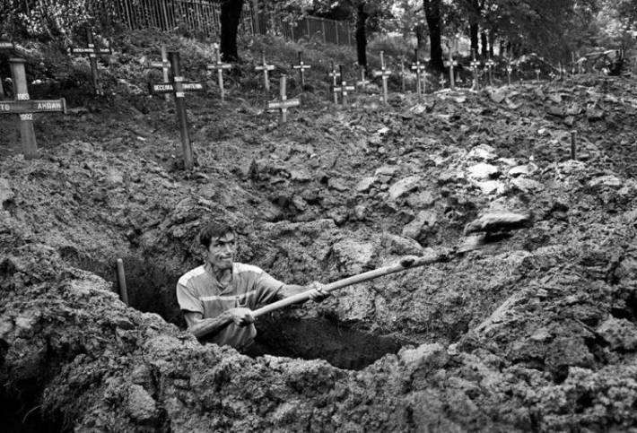 В Мелитопольском районе мужчина искал клад в чужой могиле