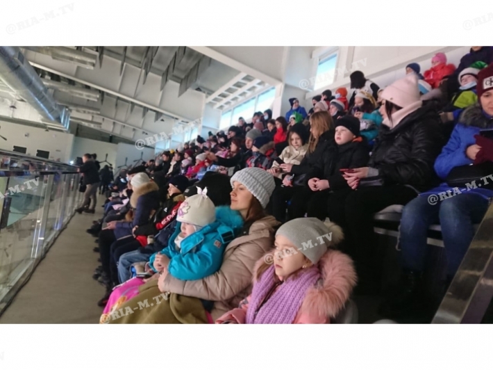 В Мелитополе впервые показали ледовое шоу - детвора в восторге от спектакля (фото, видео)
