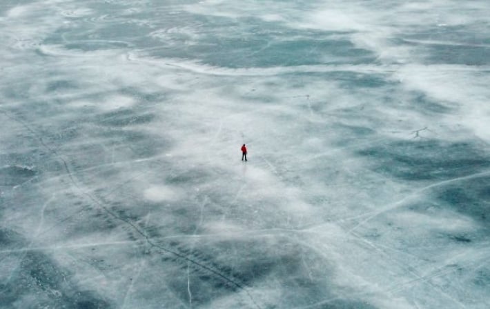В Одесской области подростки хотели сделать селфи и провалились под лед: фото почти стоило жизни