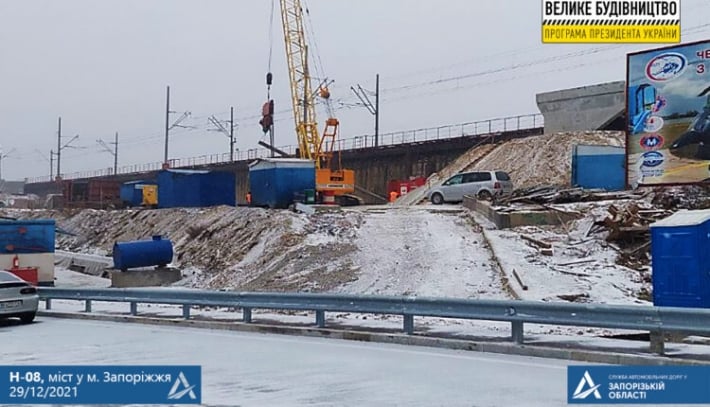 В Запорожье готовят к открытию вантовый мост (фото)