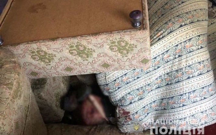 Окровавленную одежду выбросил в помойку, а в квартире включил газ: в Тернополе опекун убил пенсионера