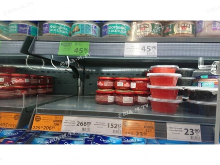 А говорят, денег нет - в Мелитополе в супермаркете "размели" красную икру (фото)