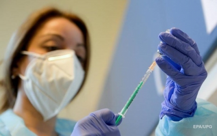 Украинец получил 18 доз COVID-вакцины ради 