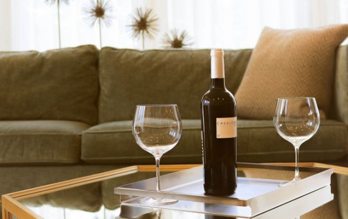 Эти способы помогут открыть вино без штопора