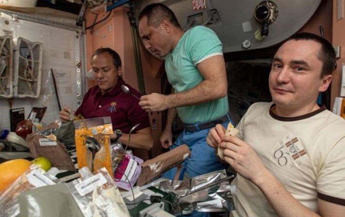 Экипаж МКС сможет 15 раз встретить Новый год