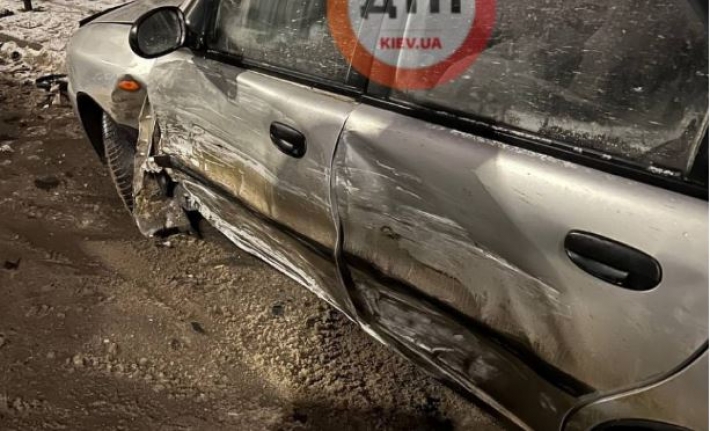 Ночной таран в Киеве: пьяный помял несколько авто и свалил все на девушку, фото