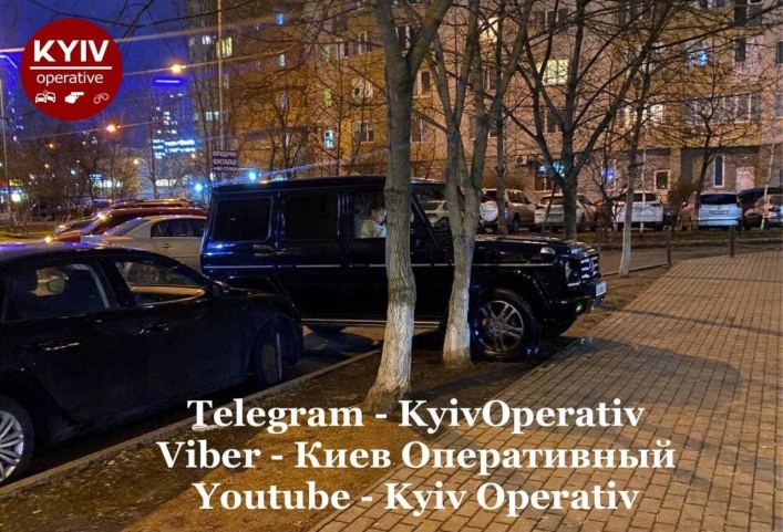 Больше мест нет: в Киеве за хамской парковкой заметили владельца элитного автомобиля