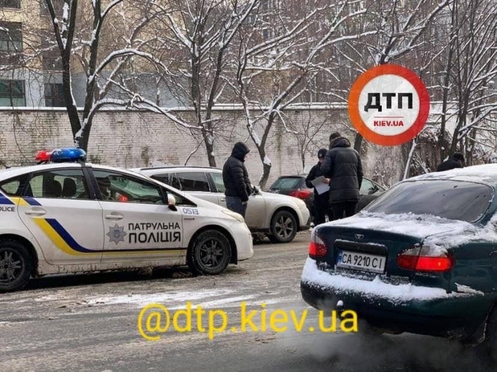 В Киеве в аварию попали сразу 9 авто: фото