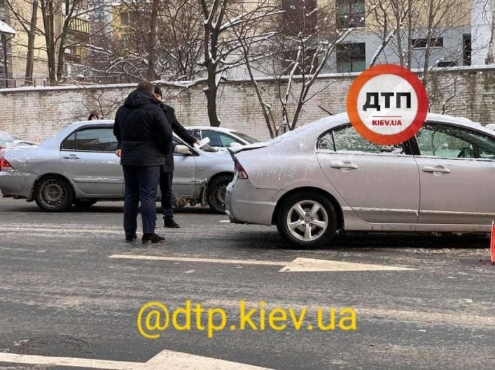 В Киеве в аварию попали сразу 9 авто: фото 2