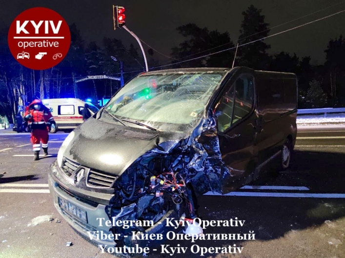 Под Киевом пьяный в стельку водитель чуть не убил семью с младенцем