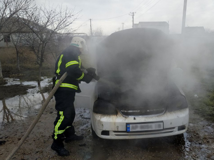 В Запорожской области загорелся автомобиль