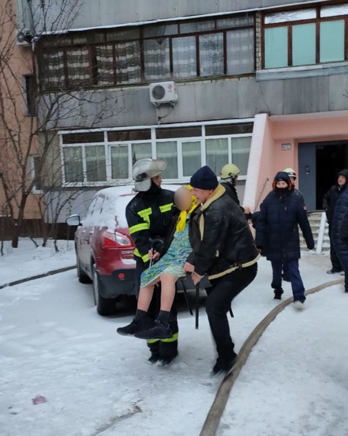 В Харькове из-за "героев парковки" пожарные не могли добраться к пылающему дому, есть погибший