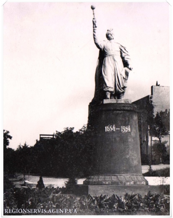 Памятник Хмельницкому в Мелитополе