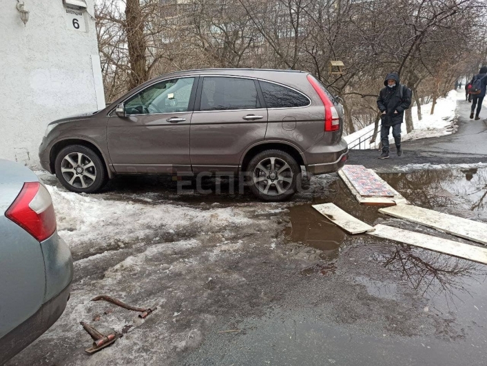 В Киеве "героям парковки" начали оставлять гневные послания