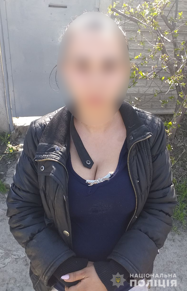 В Запорожье на горячем застукали 23-летнюю цыганку-наркозакладчицу