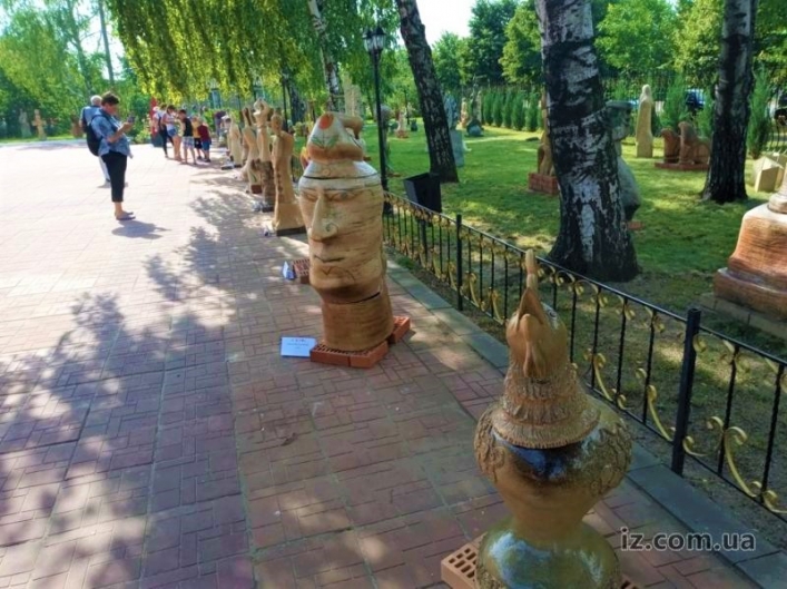 В Запорожской области прошла выставка скульптур под открытым небом