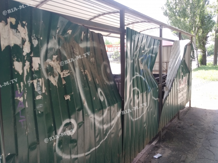 В Мелитополе вандалы поиздевались над контейнерной площадкой