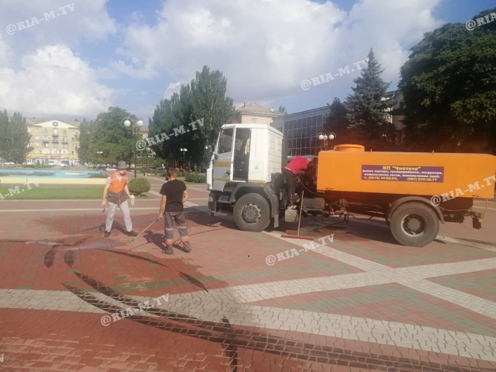 В Мелитополе дрифтера на Лексусе хотят заставить публично мыть площадь (фото, видео)