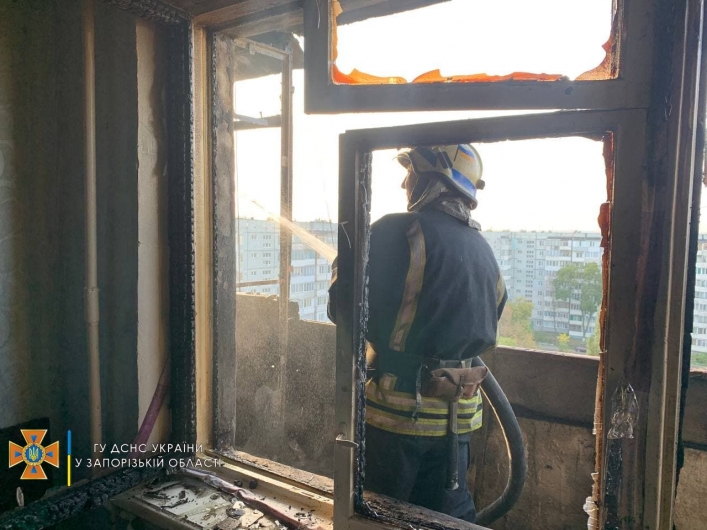 В Запорожье 18 спасателей тушили пожар в девятиэтажке 1