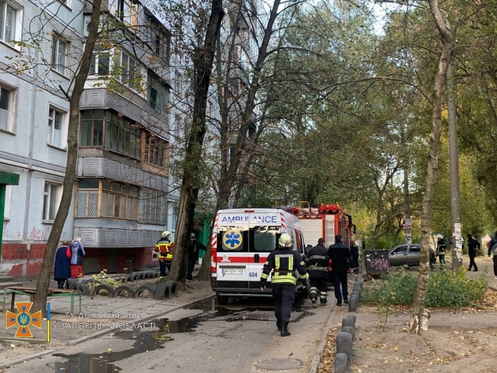 В Запорожье 18 спасателей тушили пожар в девятиэтажке 3