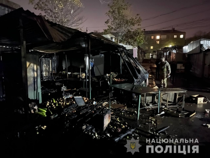Полиция расследует масштабный пожар на рынке в Запорожье
